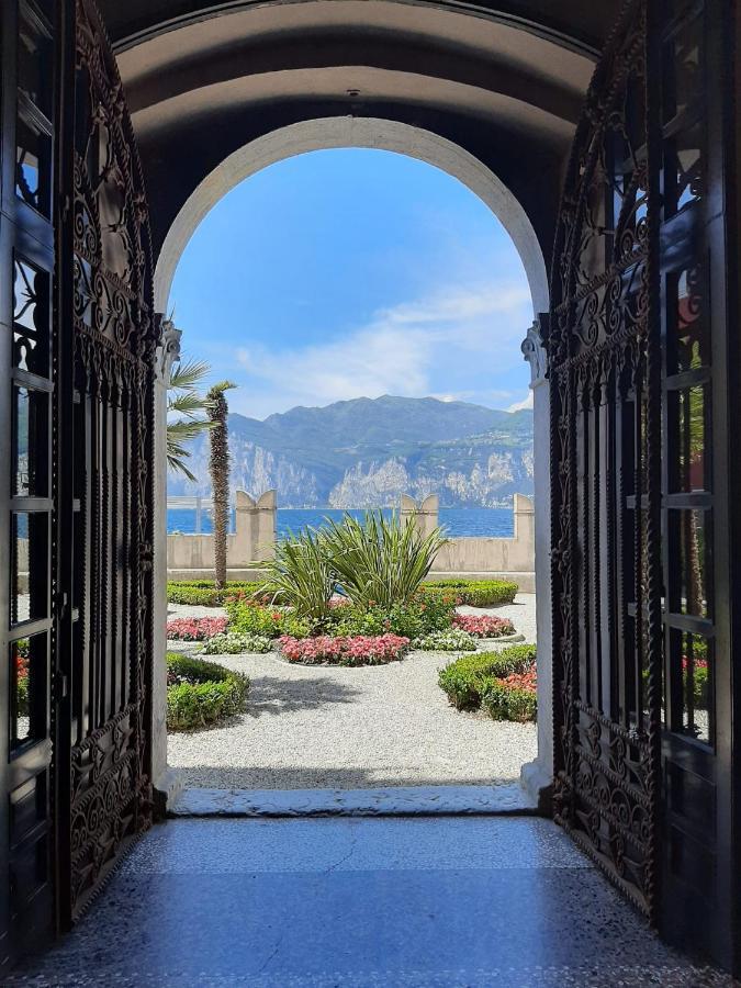 Villa Sul Lago Con Pontile Privato A Brenzone Sul Garda - Unique And Exclusive Eksteriør billede